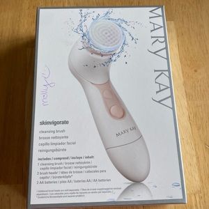 New in box Mary Kay Skinvigorate Cleaning Brush